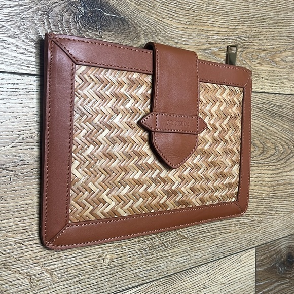 Poolside Basketweave and Leather Trim Clutch - Picture 2 of 6